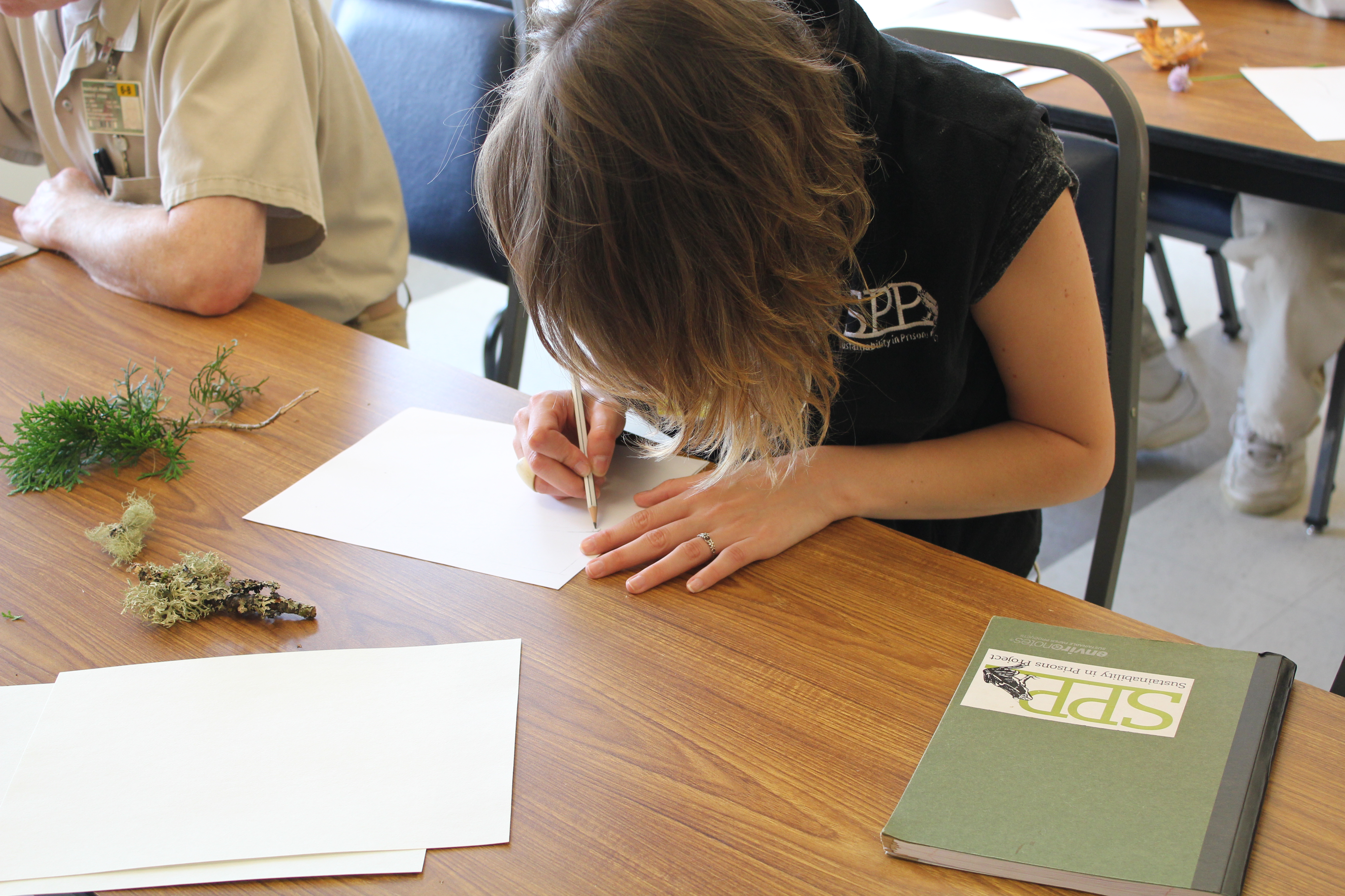 Nature Drawing Workshop at Stafford Creek Corrections Center. Photo by Dr. Carri LeRoy, SPP Co-Director and Evergreen Faculty.