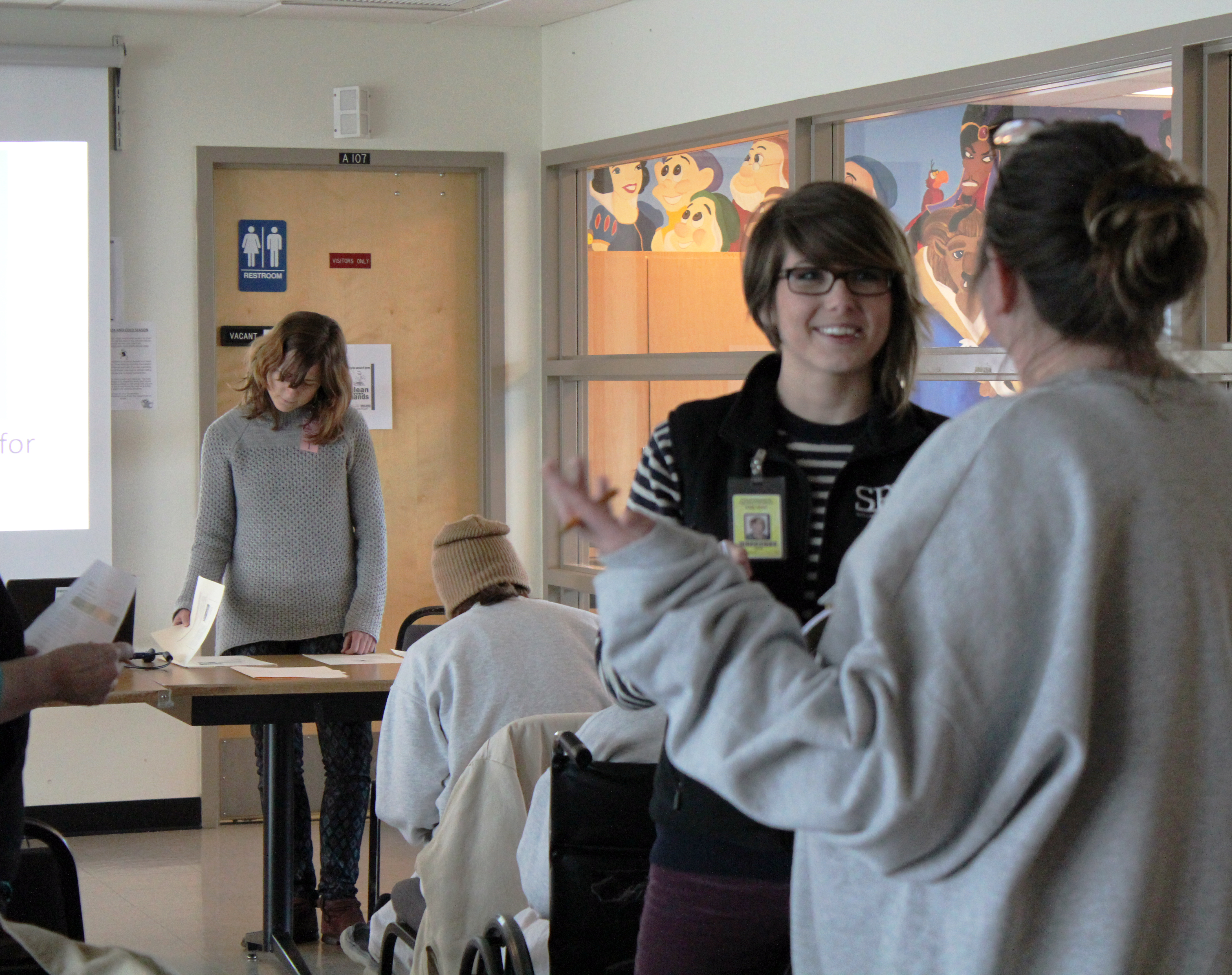 Talking with a woman at WCCW before the lecture with Yoga Behind Bars. Photo by Lindsey Hamilton.